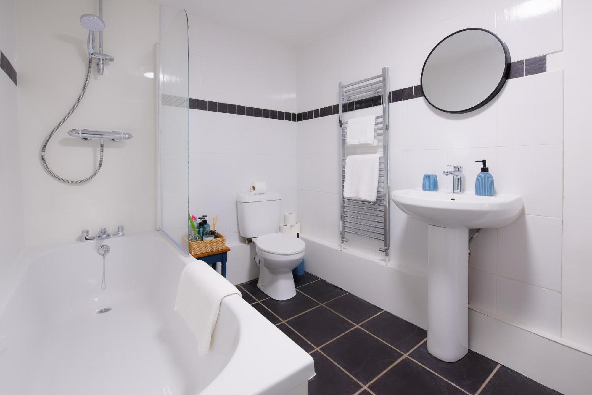 Stayright 3 Bed Home Near Hiking Trails & Parks Llwynypia Экстерьер фото