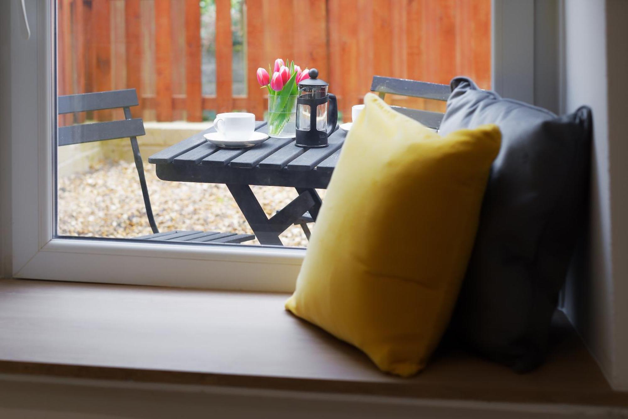 Stayright 3 Bed Home Near Hiking Trails & Parks Llwynypia Экстерьер фото